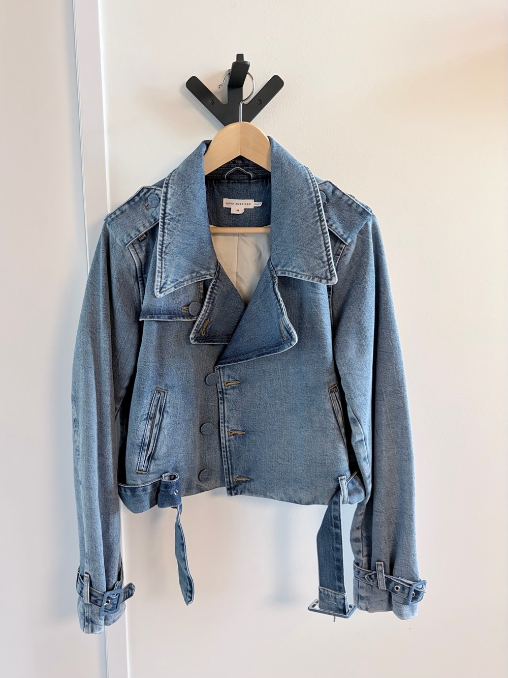 Good American Belted and Cropped Denim Jacket - Picture 2 of 6